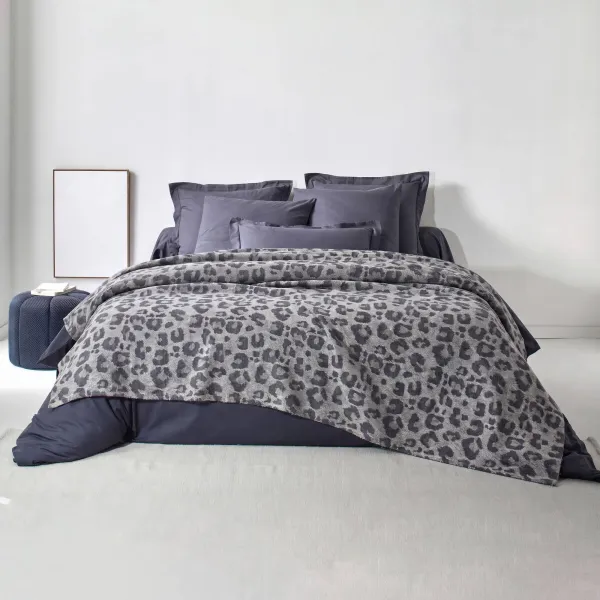 Žakárová prikrývka s leopardím vzorom 450g/m2