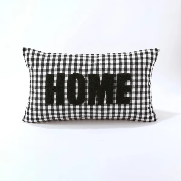 Kockovaný vankúšik s nášivkou HOME