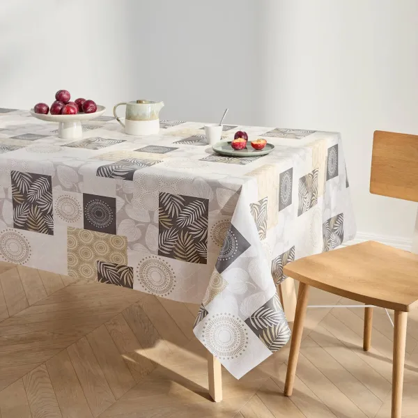 Voskovaný obrus s patchwork potlačou listov