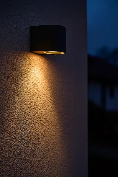 Vonkajšia nástenná lampa