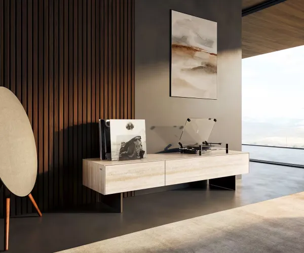 DELIFE TV stolík Cuor 150 cm keramika Laminam® Travertino Bianco krémovo biela 1 výklopné dvierka 1 zásuvka podstava závesná kov čierna