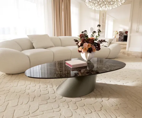DELIFE Konferenčný stolík Edge oválny 140x75 cm keramika Laminam® Emperador Extra Lucidato tmavohnedá Conis kov efektový povrch titánová farba