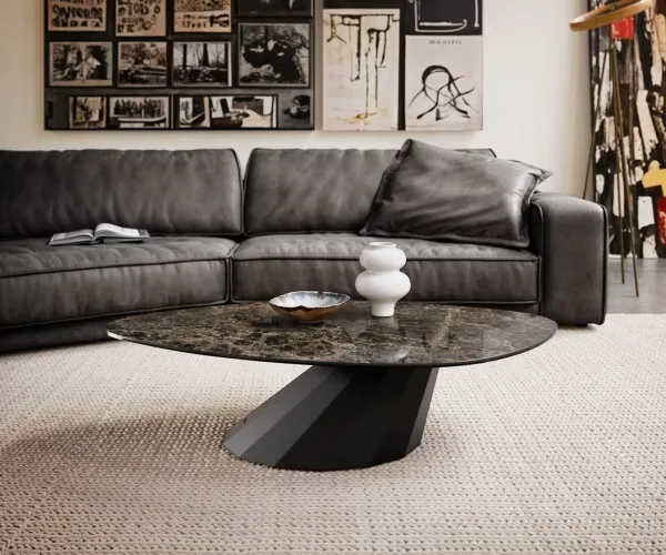 DELIFE Konferenčný stolík Edge organický 140x76 cm keramika Laminam® Emperador Extra Lucidato tmavohnedá Parabi kov čierna
