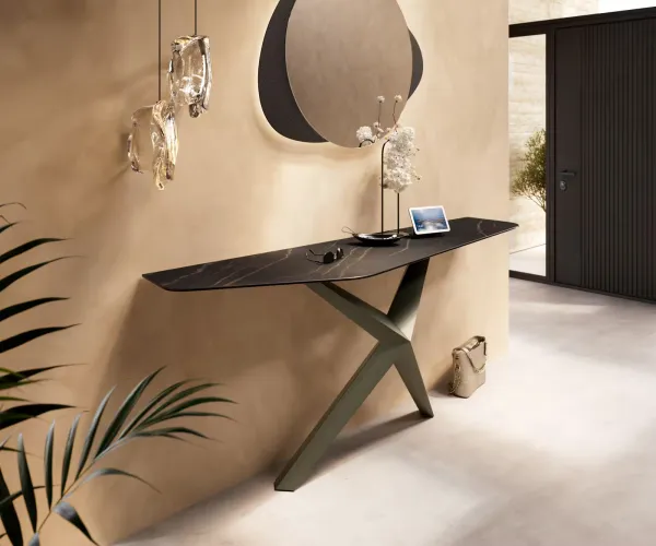 DELIFE Konzolový stolík Edge polygonálny 180×50 cm keramika Laminam® Noir Desir hnedá Zentharo kov titánová farba