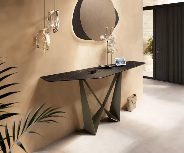 DELIFE Konzolový stolík Edge polygonálny 180×50 cm keramika Laminam® Noir Desir hnedá Spios kov efektový povrch titánová