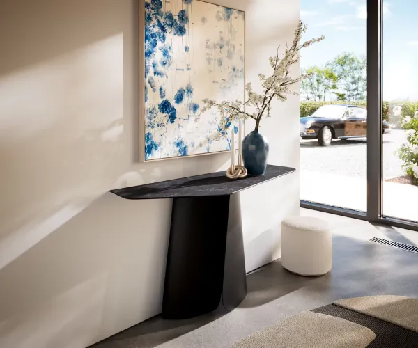 DELIFE Konzolový stolík Edge polygonálny 140×50 cm keramika Laminam® Nero Greco antracitová Livos kov čierna