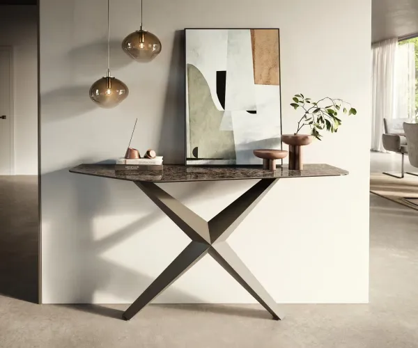DELIFE Konzolový stolík Edge polygonálny 140×50 cm keramika Emperador Extra Lucidato tmavohnedá Zentharo kov titánová farba
