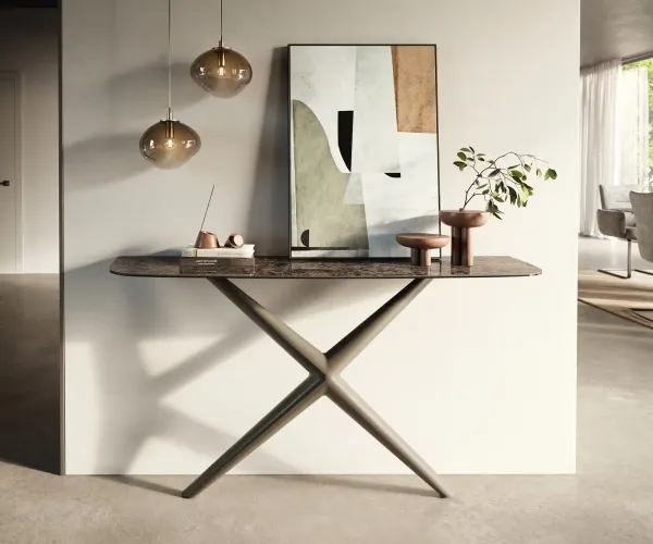 DELIFE Konzolový stolík Edge zaoblený 140×40 cm keramika Emperador Extra Lucidato tmavohnedá Estelo kov titánová farba