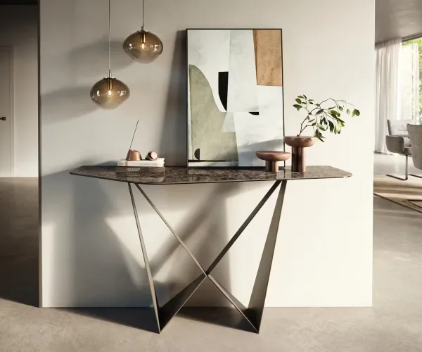 DELIFE Konzolový stolík Edge polygonálny 140×50 cm keramika emperador extra leštená tmavohnedá Spios kov titánová farba