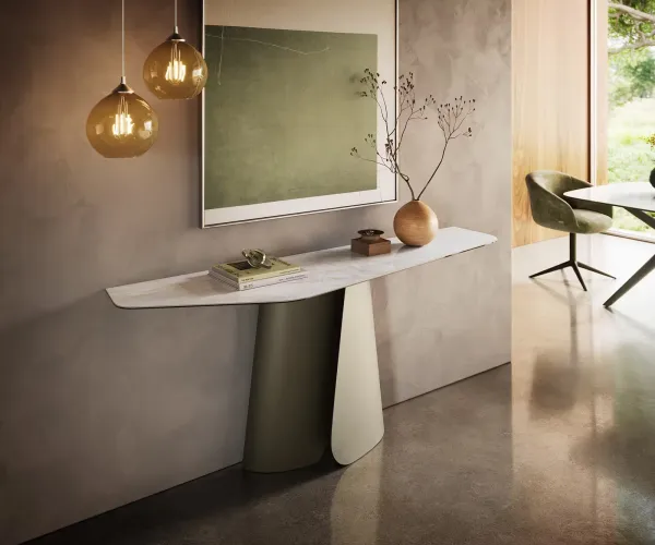 DELIFE Konzolový stolík Edge polygonálny 180×50 cm keramika onyx perla Livos kov titánová farba