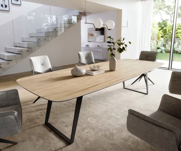 DELIFE Jedálenský stôl Edge zaoblený 300×120 cm keramika Laminam® sabbia v dubovej farbe kovová šikmá čierna