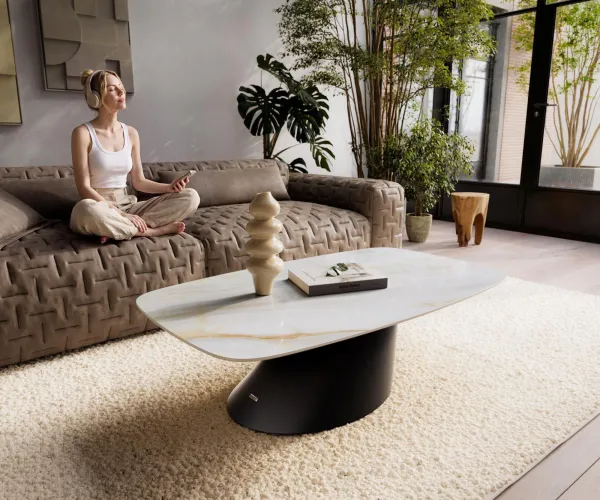 DELIFE Konferenčný stolík Edge zaoblený tvar 120×70 cm keramika Onyx Pearl Conis kov čierna