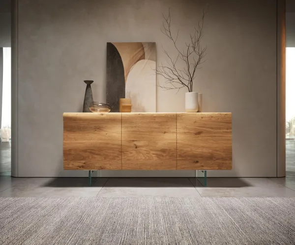 DELIFE Komoda New Live-Edge 145 cm dub prírodný 3 dvierka sklenená podstava