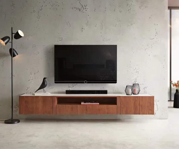 DELIFE TV stolík Secara 220 cm akácia hnedá 2 dvierka 2 zásuvky mramor závesný