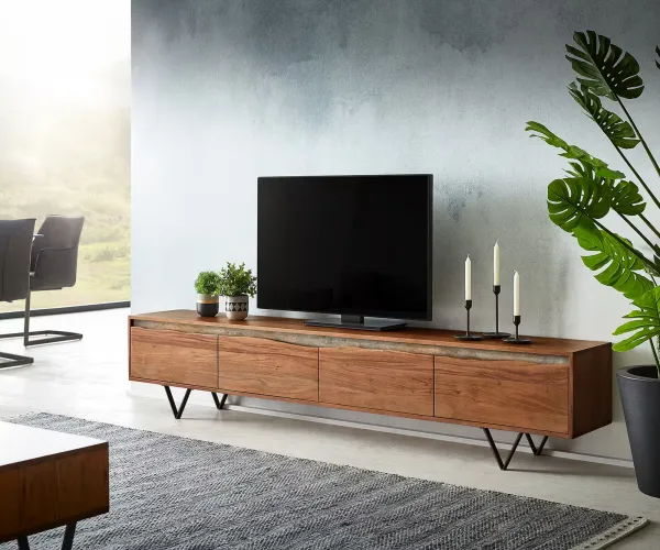 DELIFE TV stolík Stonegrace 220 cm akácia hnedá hrana 4 dvierka podstava v tvare V čierna