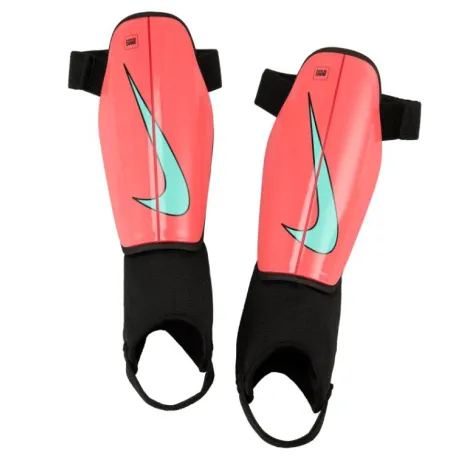 Futbalový chránič NIKE Charge (SP55)(52)