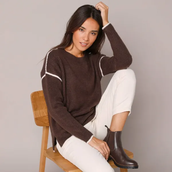 Voľný pulóver s kontrastným zakončením