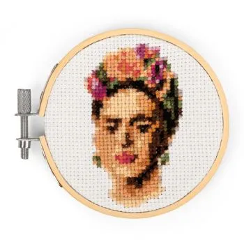 Kikkerland Mini súprava na vyšívanie Frida