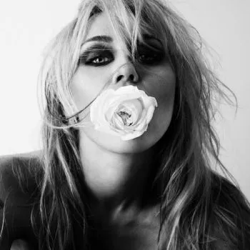 Miley - Bass Persuades (Deluxe) CD - Miley Cyrus